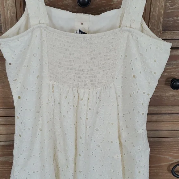 Cream Button-Down Eyelet Dress American Eagle Size Small Adjustable Button Strap - Picture 3 of 4